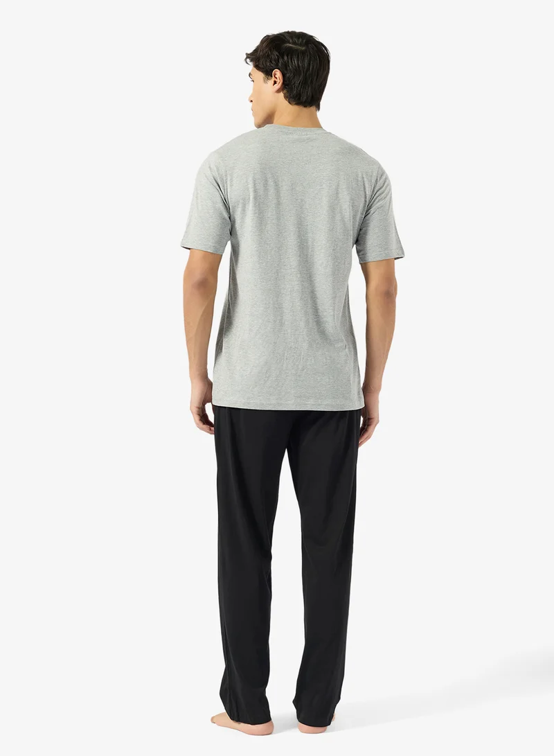 سفنتي فايف طقم تي شيرت وبنطلون بقصة عادية